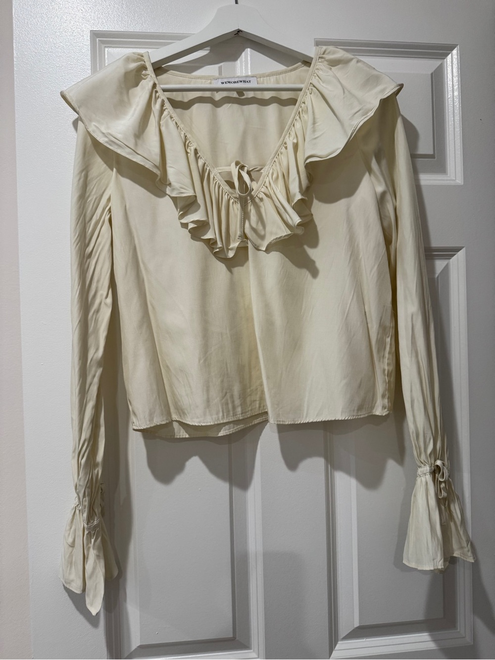 WeWoreWhat Cream Ruffle V‑Neck Long Sleeve Blouse